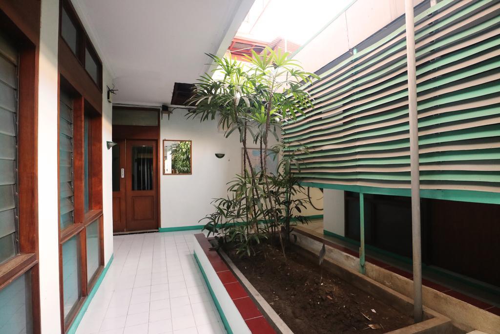 Hotel Keluarga Djagalan Raya Surabaya Dış mekan fotoğraf