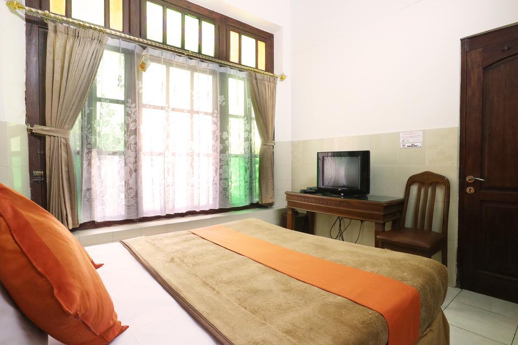 Hotel Keluarga Djagalan Raya Surabaya Dış mekan fotoğraf