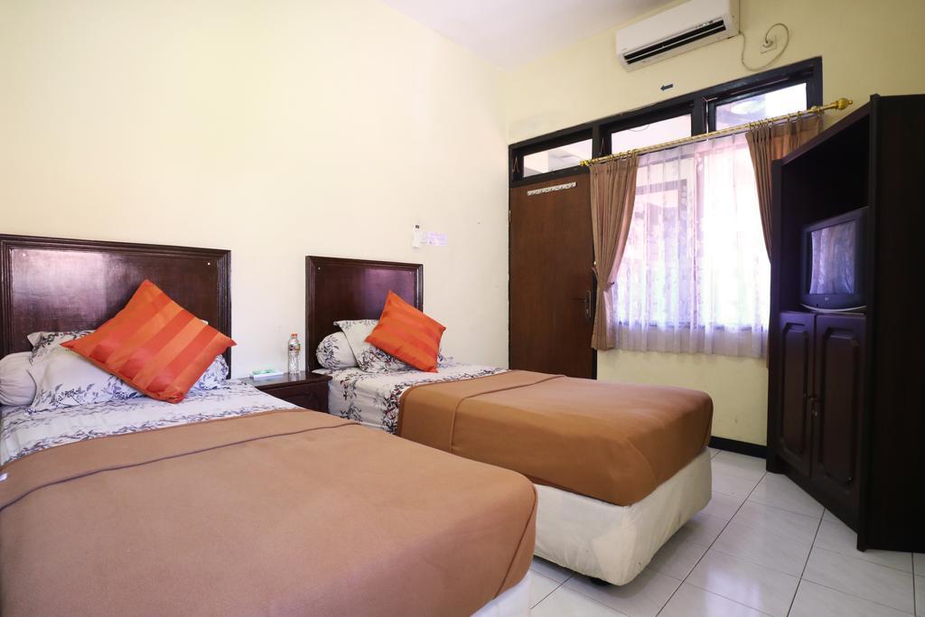 Hotel Keluarga Djagalan Raya Surabaya Dış mekan fotoğraf