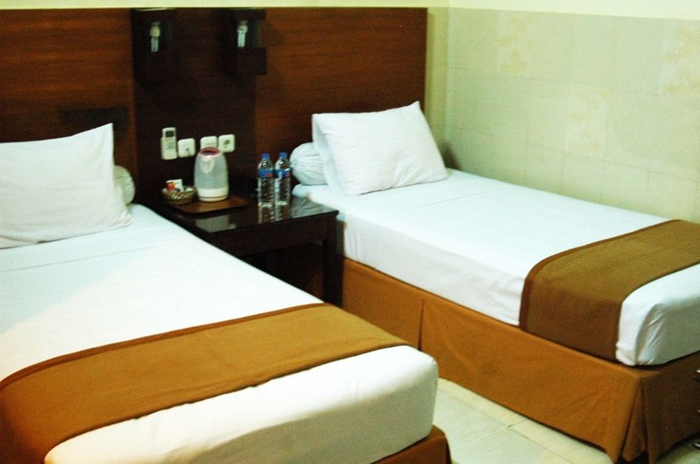 Hotel Keluarga Djagalan Raya Surabaya Dış mekan fotoğraf