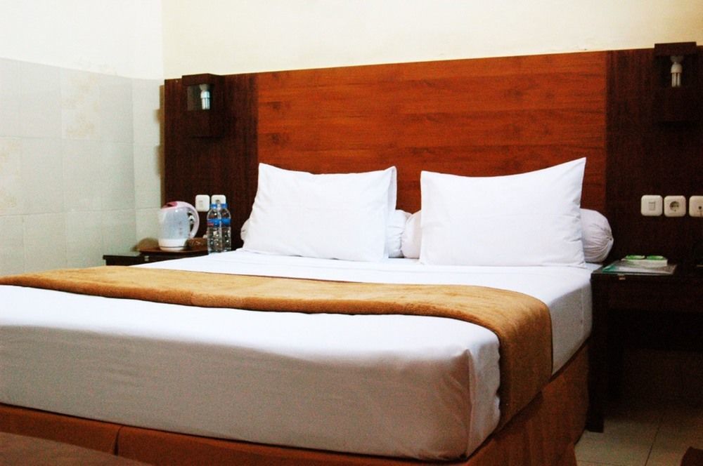Hotel Keluarga Djagalan Raya Surabaya Dış mekan fotoğraf
