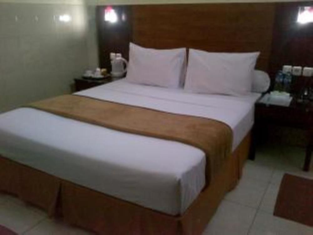 Hotel Keluarga Djagalan Raya Surabaya Dış mekan fotoğraf