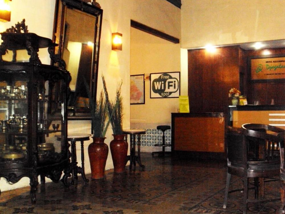 Hotel Keluarga Djagalan Raya Surabaya Dış mekan fotoğraf