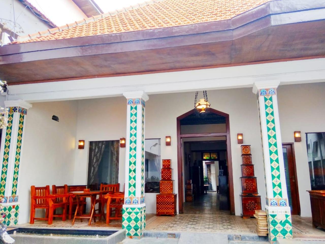 Hotel Keluarga Djagalan Raya Surabaya Dış mekan fotoğraf