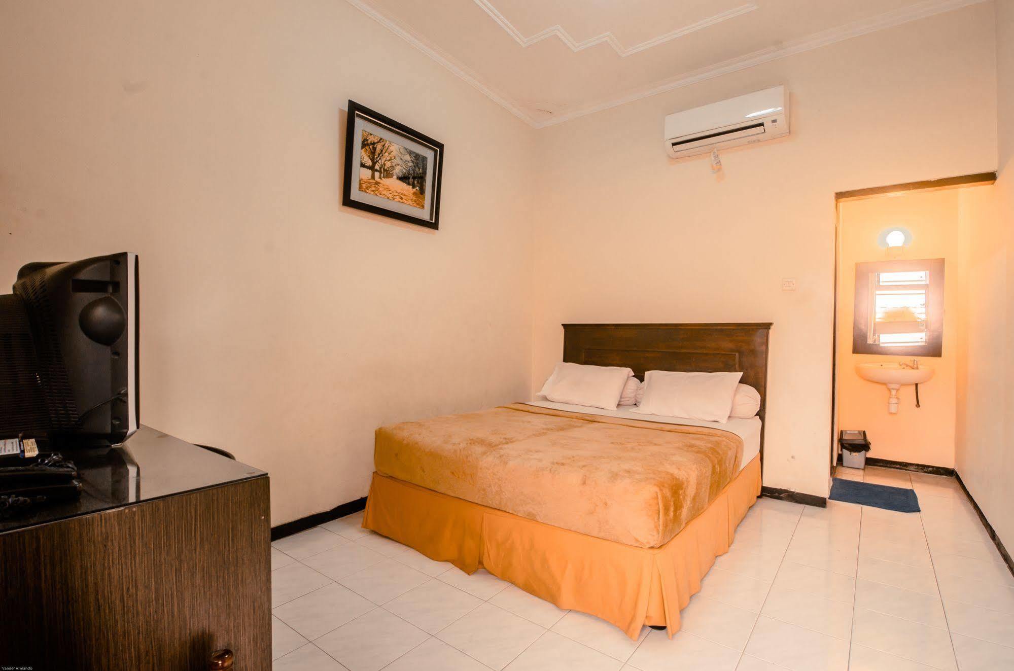 Hotel Keluarga Djagalan Raya Surabaya Dış mekan fotoğraf