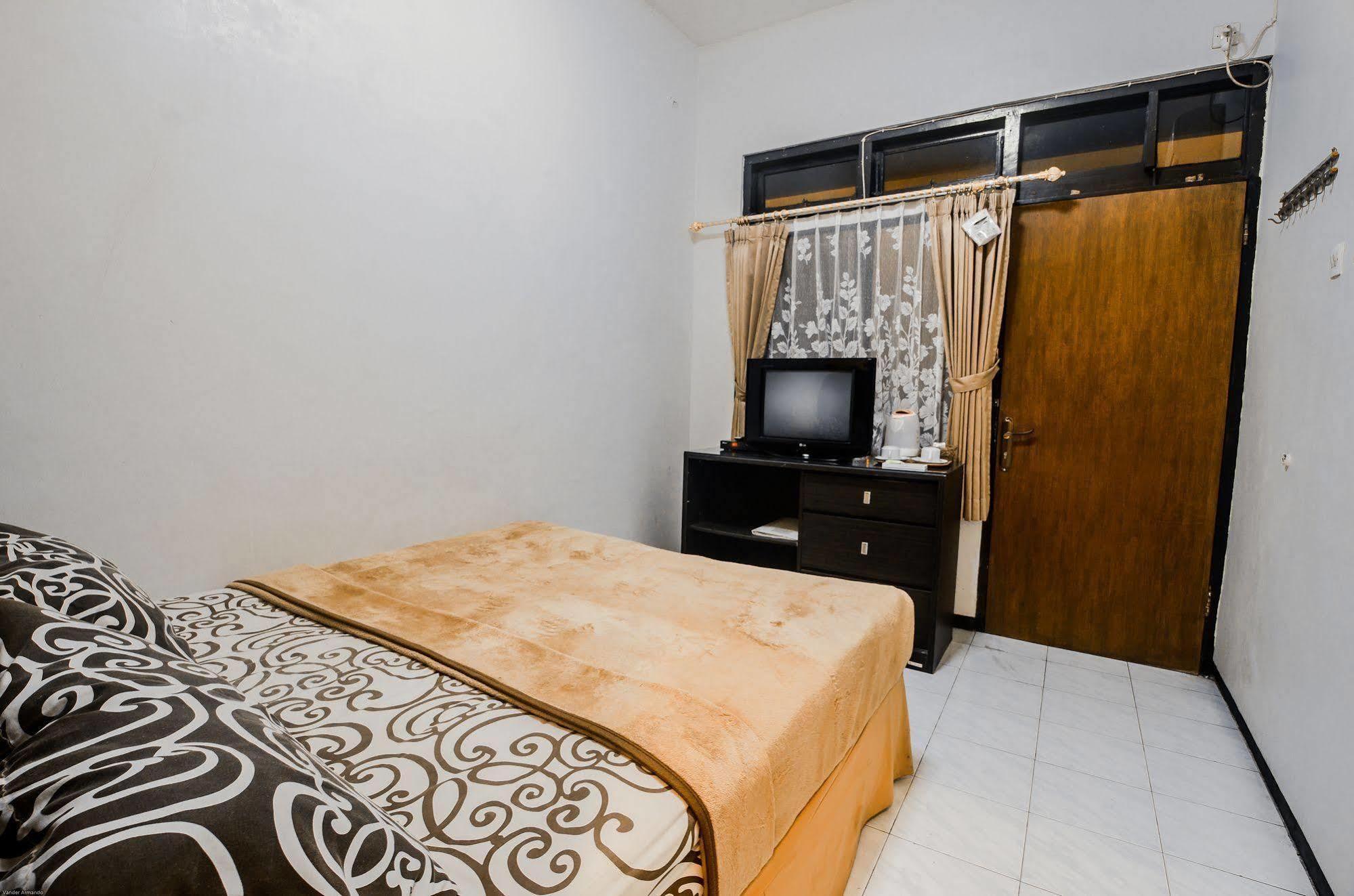 Hotel Keluarga Djagalan Raya Surabaya Dış mekan fotoğraf