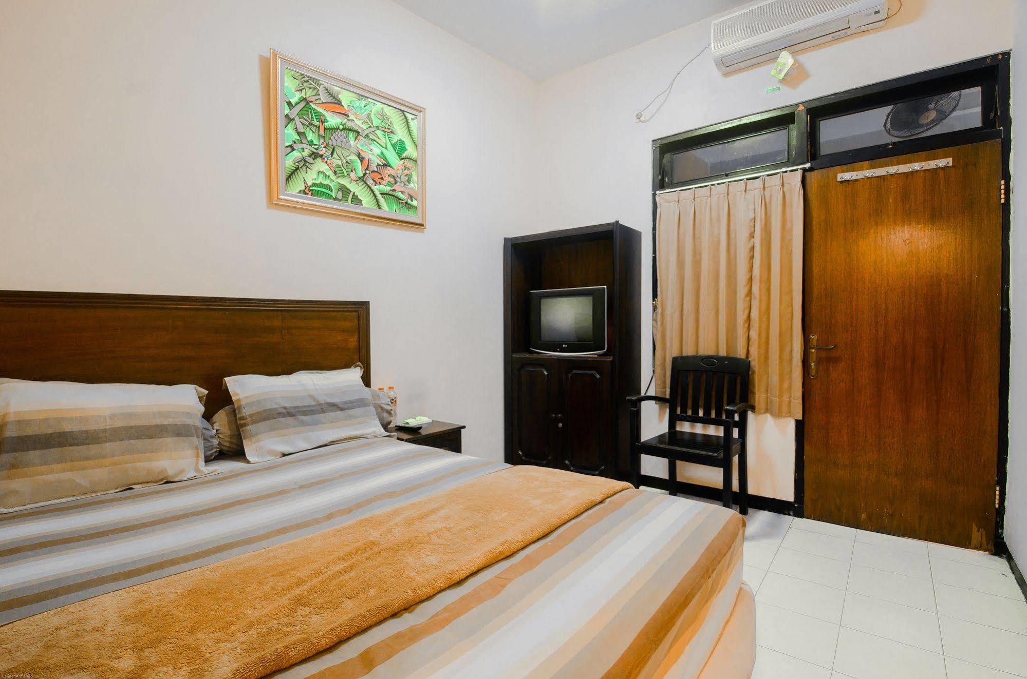 Hotel Keluarga Djagalan Raya Surabaya Dış mekan fotoğraf