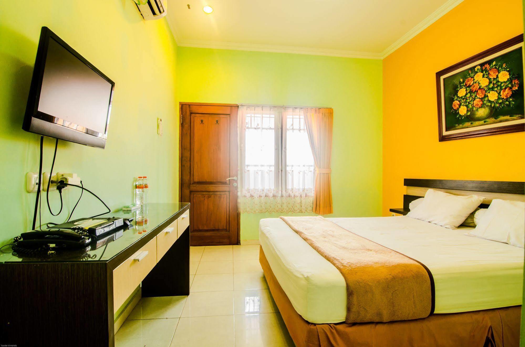 Hotel Keluarga Djagalan Raya Surabaya Dış mekan fotoğraf